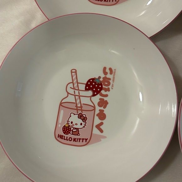 Hello Kitty Strawberry Milk Pasta Bowl Set of 4 ceramic Hard To Find - Picture 2 of 7
